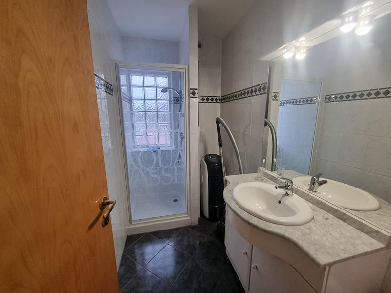 Local commercial - 73 m² - 3 pièces