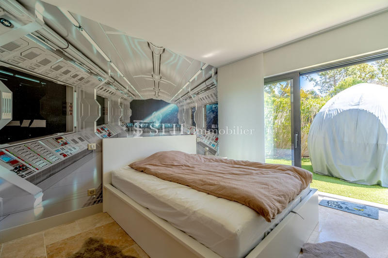 Villa - 293 m² - 9 pièces