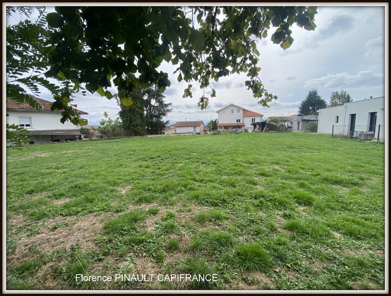 Terrain constructible - 1 200 m²