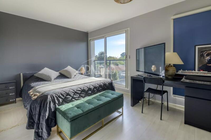 Maison - 211 m² - 7 pièces