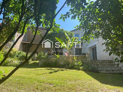 Maison - 235 m² - 8 pièces