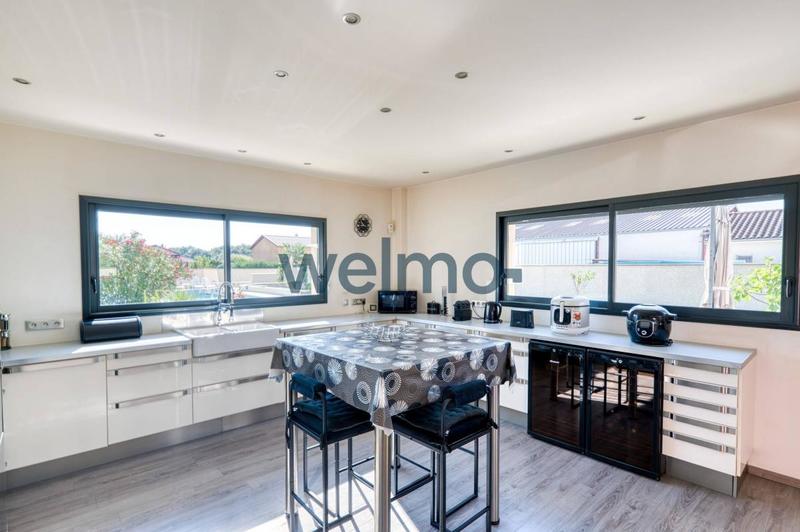 Maison - 300 m² - 8 pièces