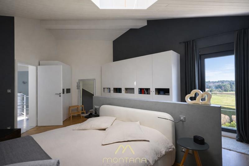 Maison - 246 m² - 6 pièces