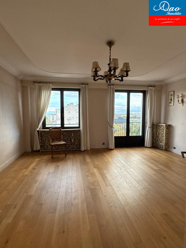 Appartement - 195 m² - 6 pièces