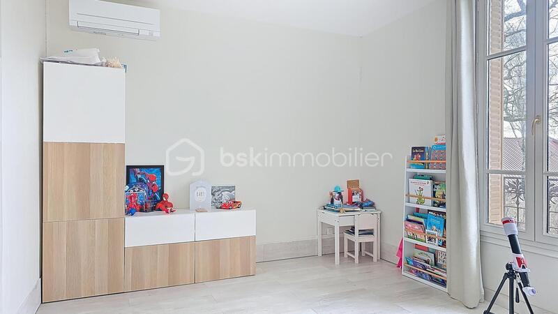 Propriété - 280 m² - 10 pièces