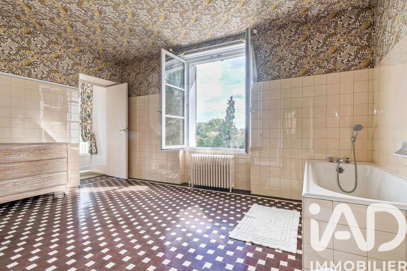 Maison - 201 m² - 7 pièces