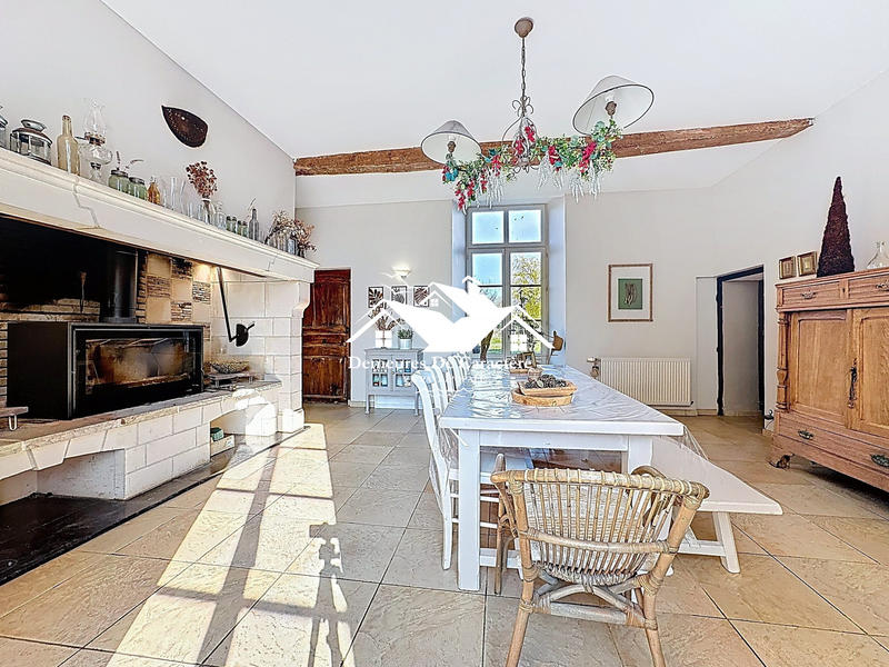 Maison - 318 m² - 12 pièces