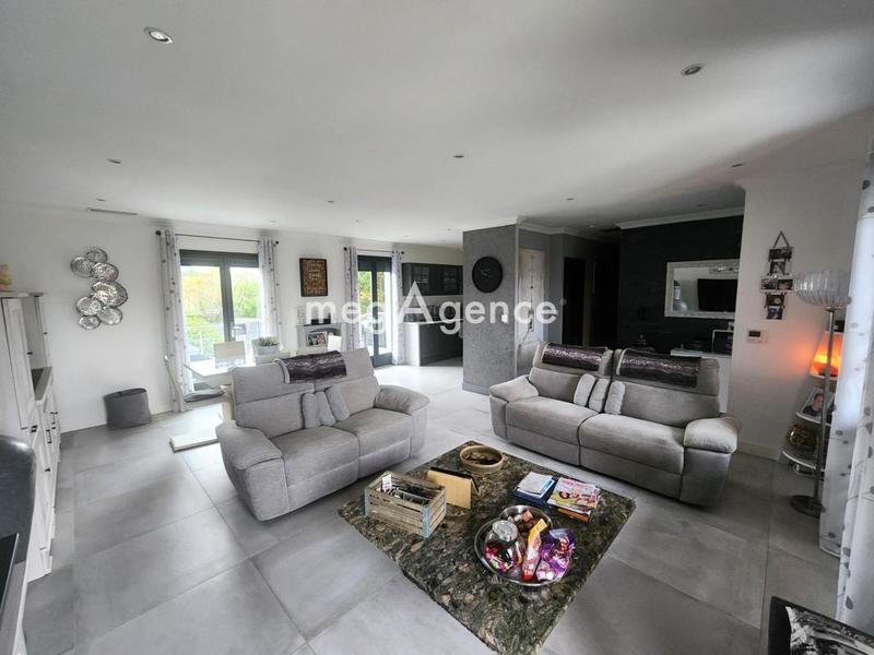 Maison - 180 m² - 5 pièces