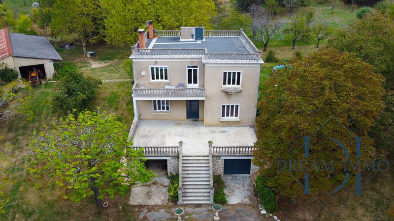 Maison - 204 m² - 8 pièces