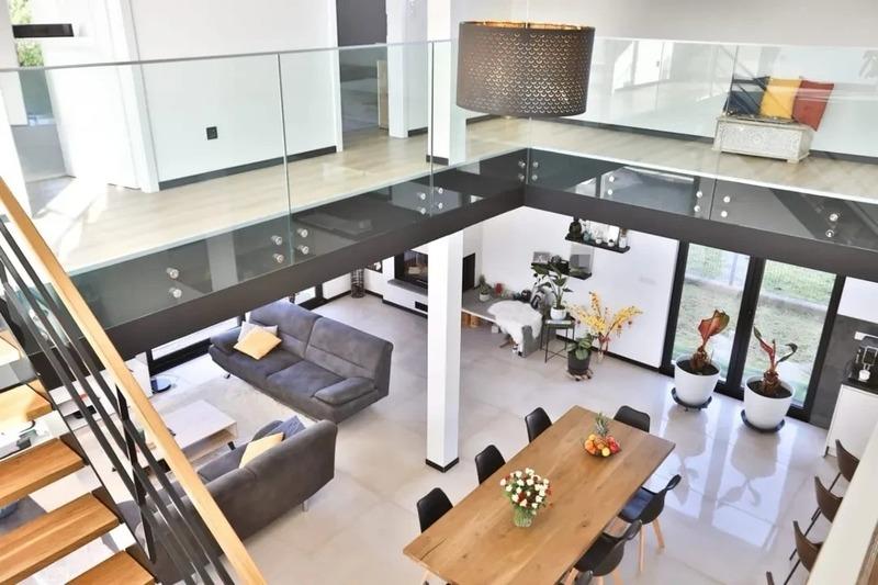 Maison - 348 m² - 11 pièces