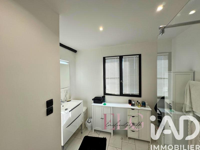 Maison - 207 m² - 7 pièces