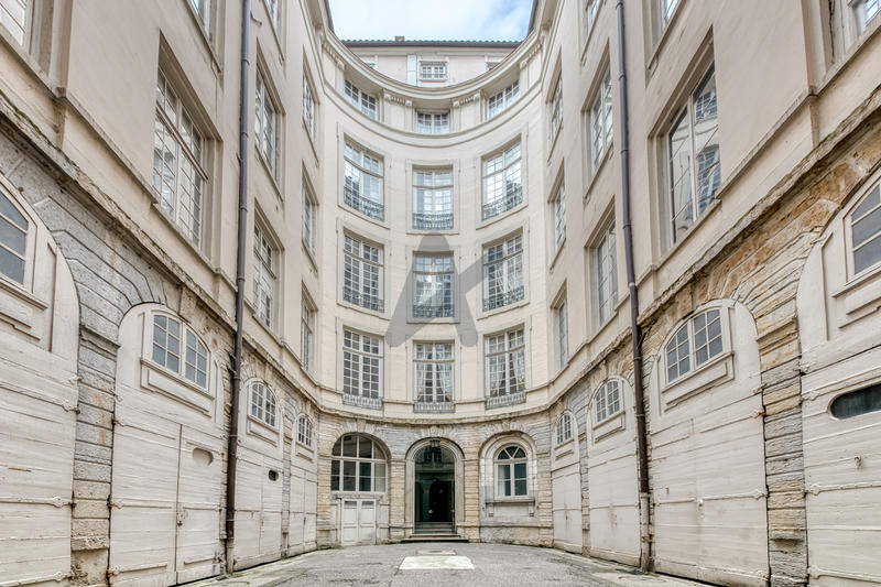 Appartement - 202 m² - 5 pièces