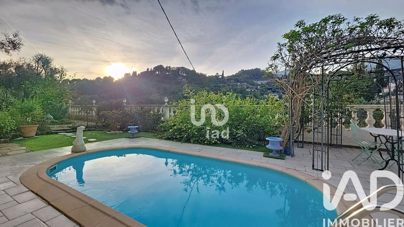 Maison - 200 m² - 6 pièces