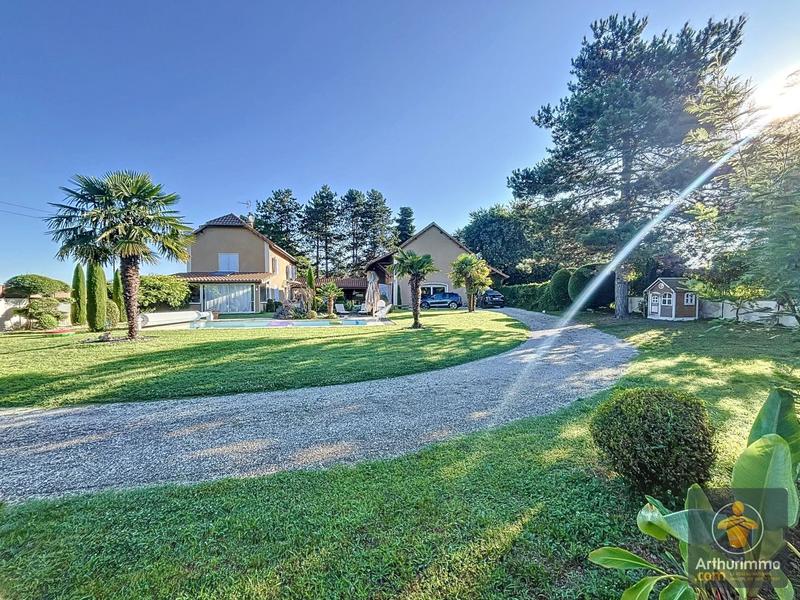 Maison - 210 m² - 6 pièces