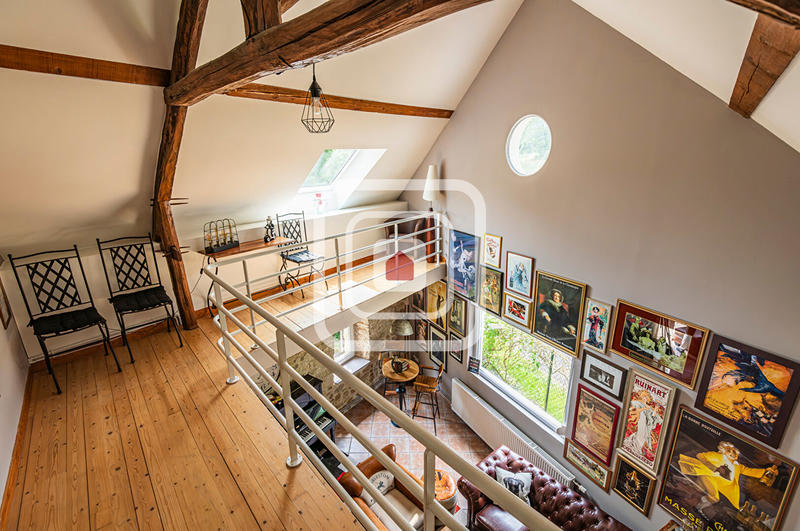 Maison - 350 m² - 8 pièces