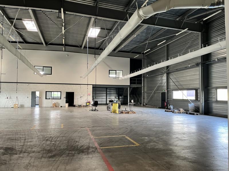 Local d'activités - 1 300 m²