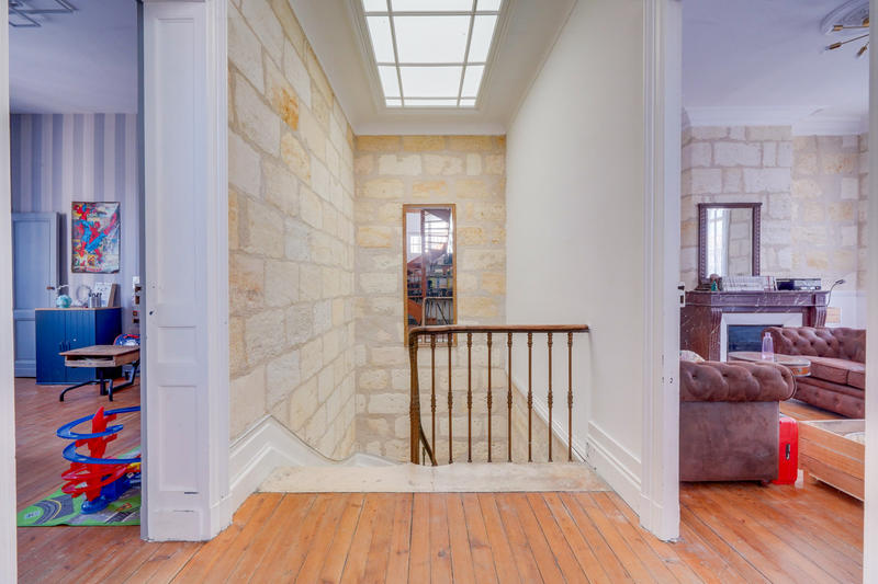 Maison - 200 m² - 8 pièces