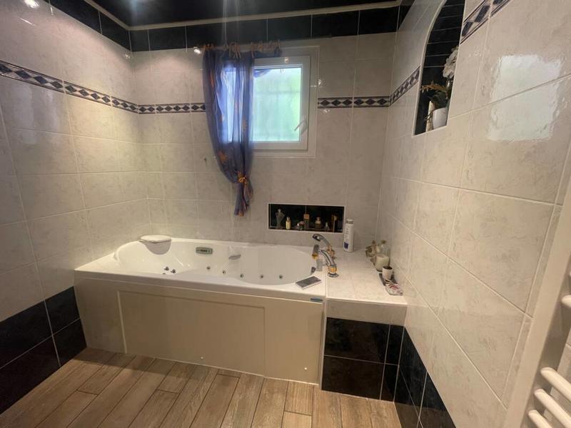 Villa - 168 m² - 6 pièces