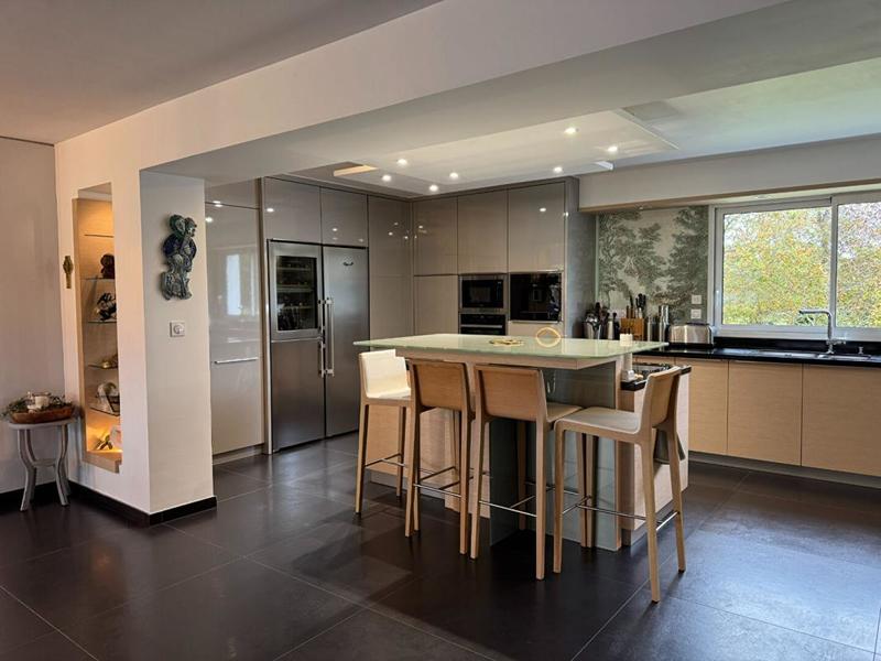 Maison - 251 m² - 6 pièces