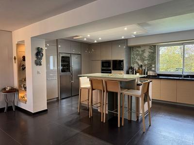 Maison - 251 m² - 6 pièces
