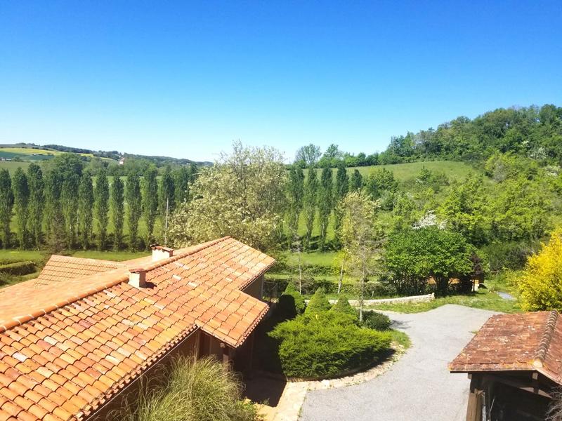 Maison - 936 m² - 23 pièces