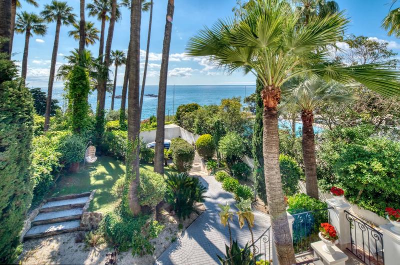 Villa - 221 m² - 7 pièces