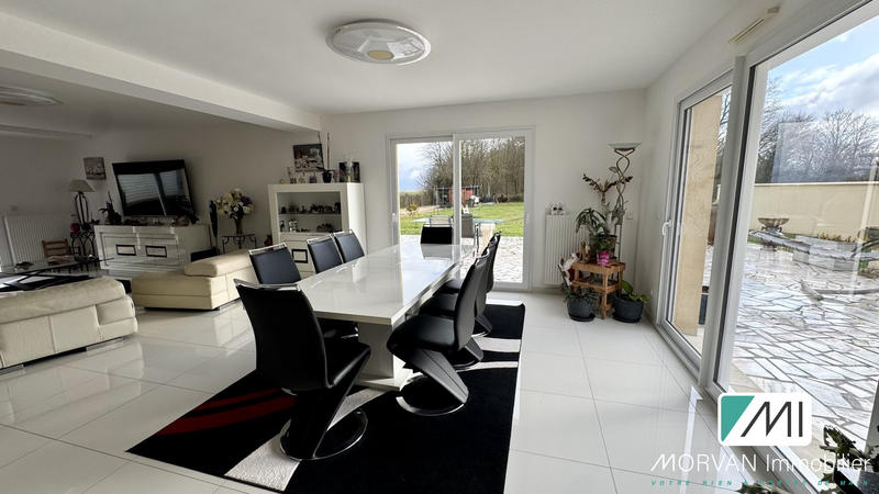 Maison - 228 m² - 8 pièces