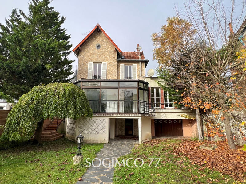 Maison - 171 m² - 8 pièces