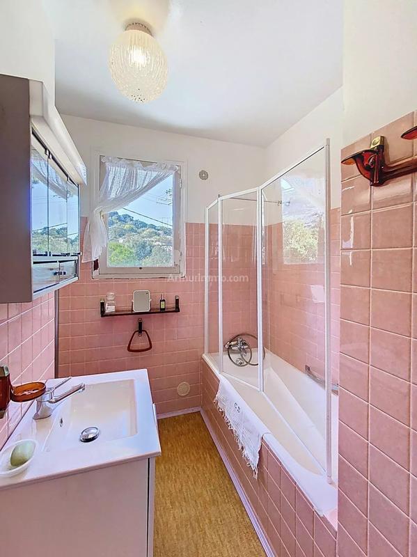 Maison - 318 m² - 9 pièces