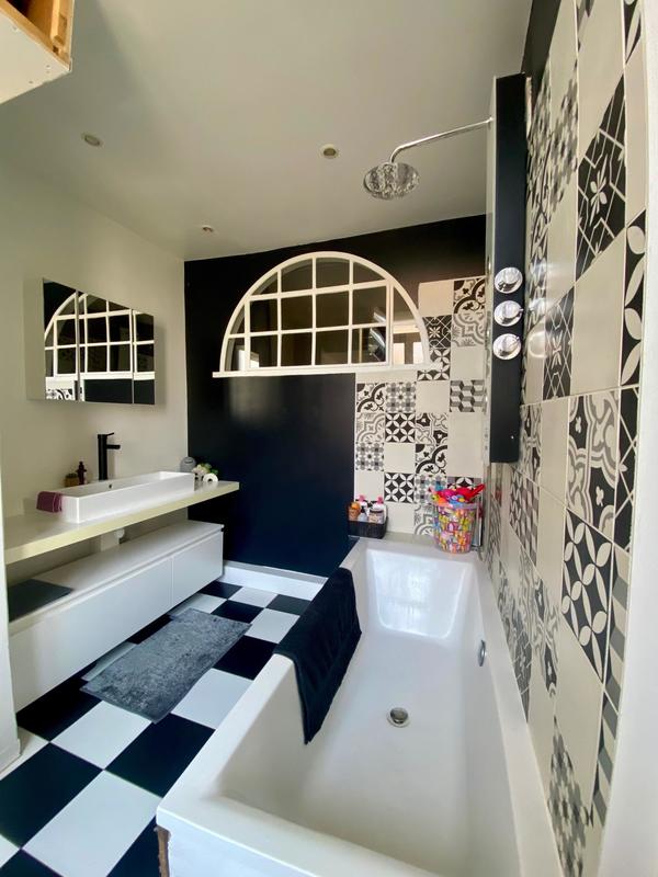 Appartement - 85 m² - 3 pièces