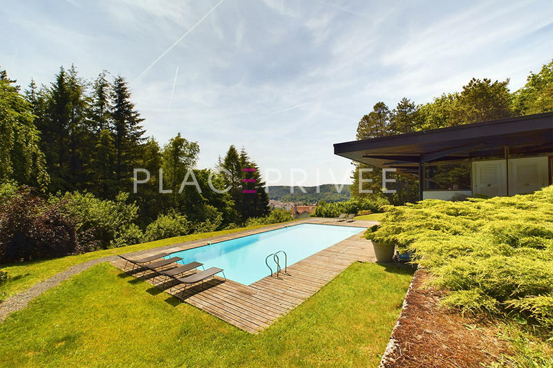 Maison - 400 m² - 12 pièces