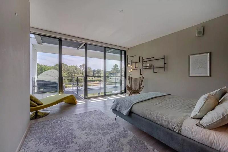 Maison - 480 m² - 8 pièces