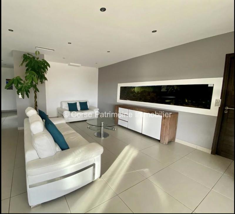 Villa - 210 m² - 6 pièces