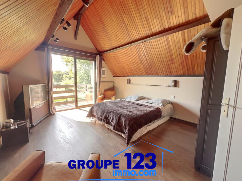 Maison - 373 m² - 8 pièces