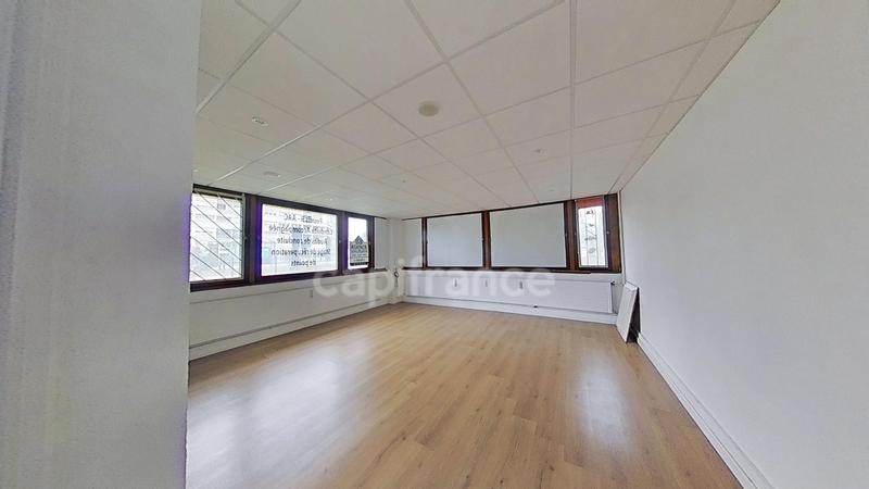 Bureau - 81 m² - 3 pièces