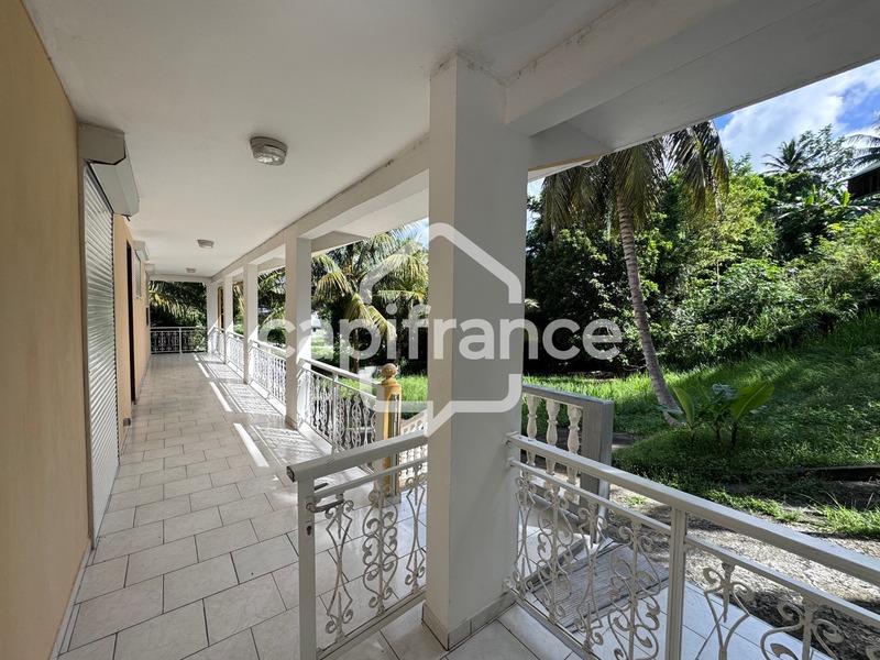 Maison - 280 m² - 10 pièces