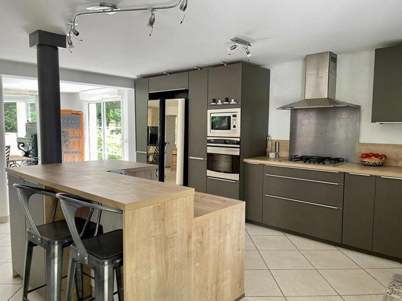 Maison - 180 m² - 7 pièces