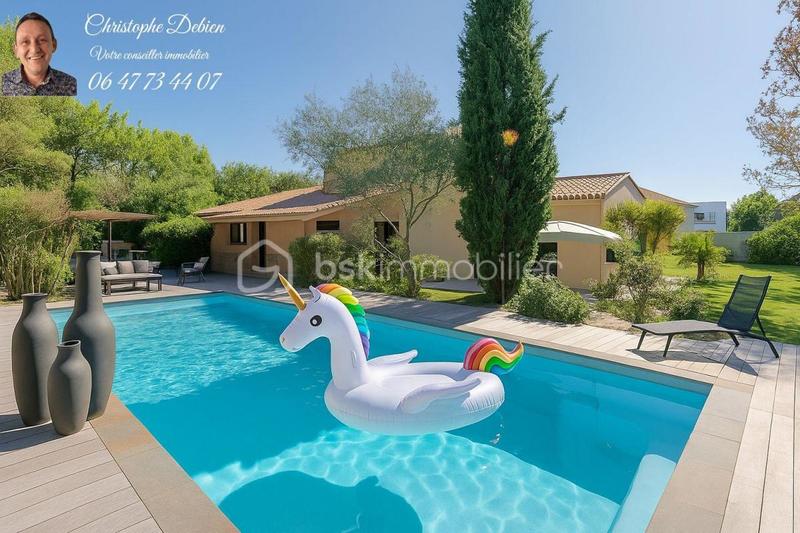 Maison traditionnelle - 246 m² - 7 pièces