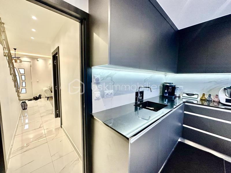 Maison - 140 m² - 8 pièces