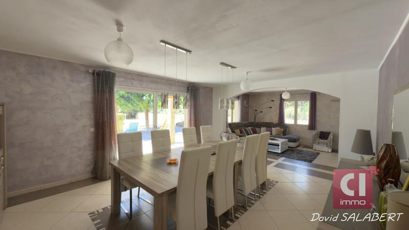 Maison - 204 m² - 7 pièces