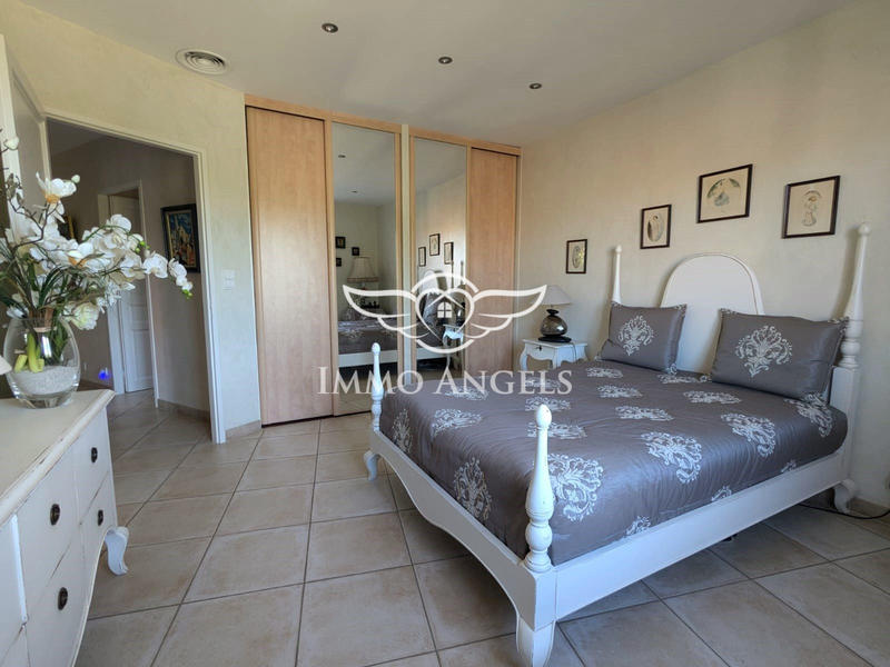 Villa - 244 m² - 6 pièces