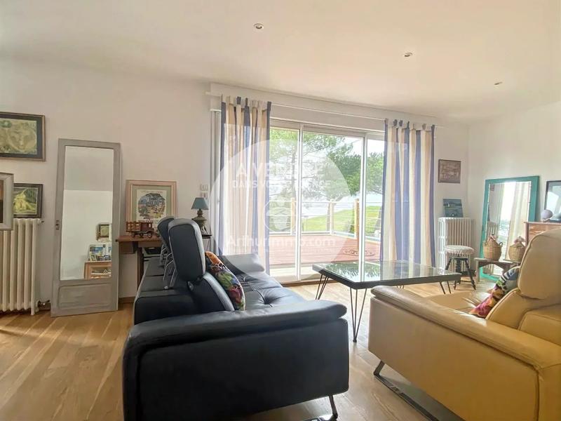 Maison - 250 m² - 9 pièces