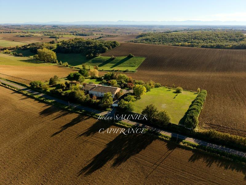 Maison traditionnelle - 372 m² - 8 pièces