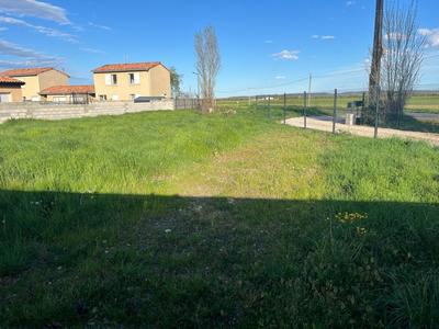 Terrain constructible - 714 m²