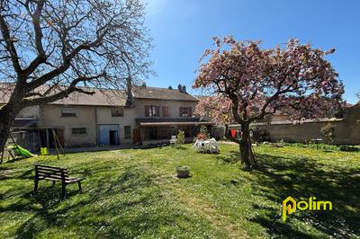 Maison - 370 m² - 7 pièces