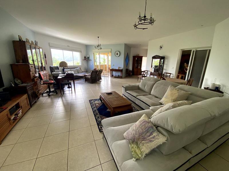 Maison - 255 m² - 6 pièces