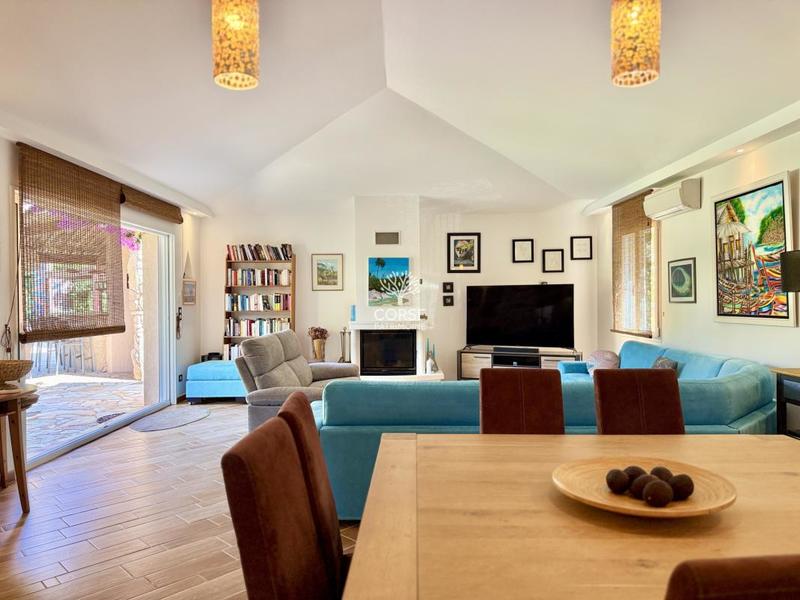 Propriété - 242 m² - 7 pièces