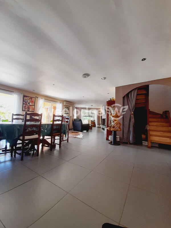 Maison - 140 m² - 4 pièces