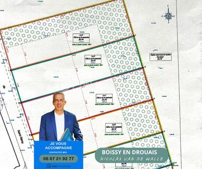 Terrain constructible - 1 077 m²