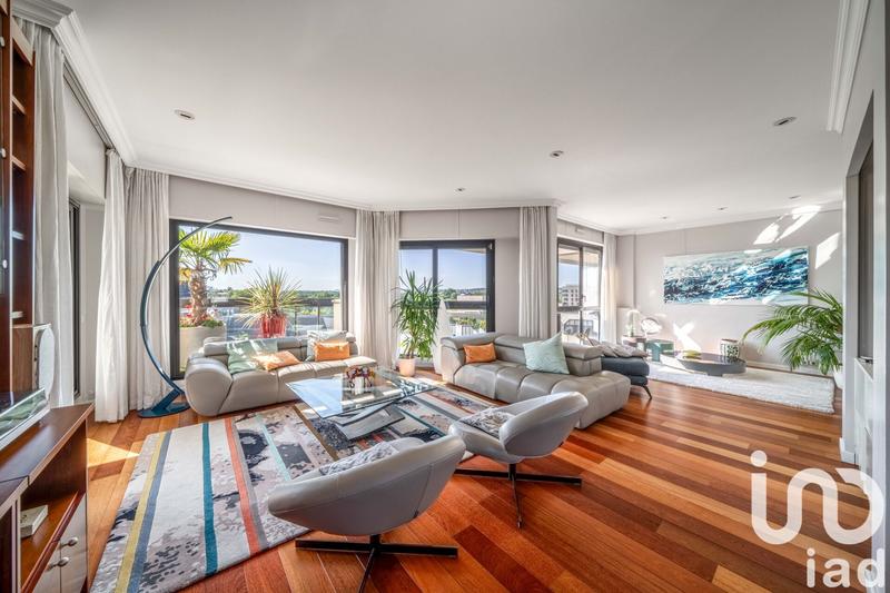 Duplex - 239 m² - 7 pièces